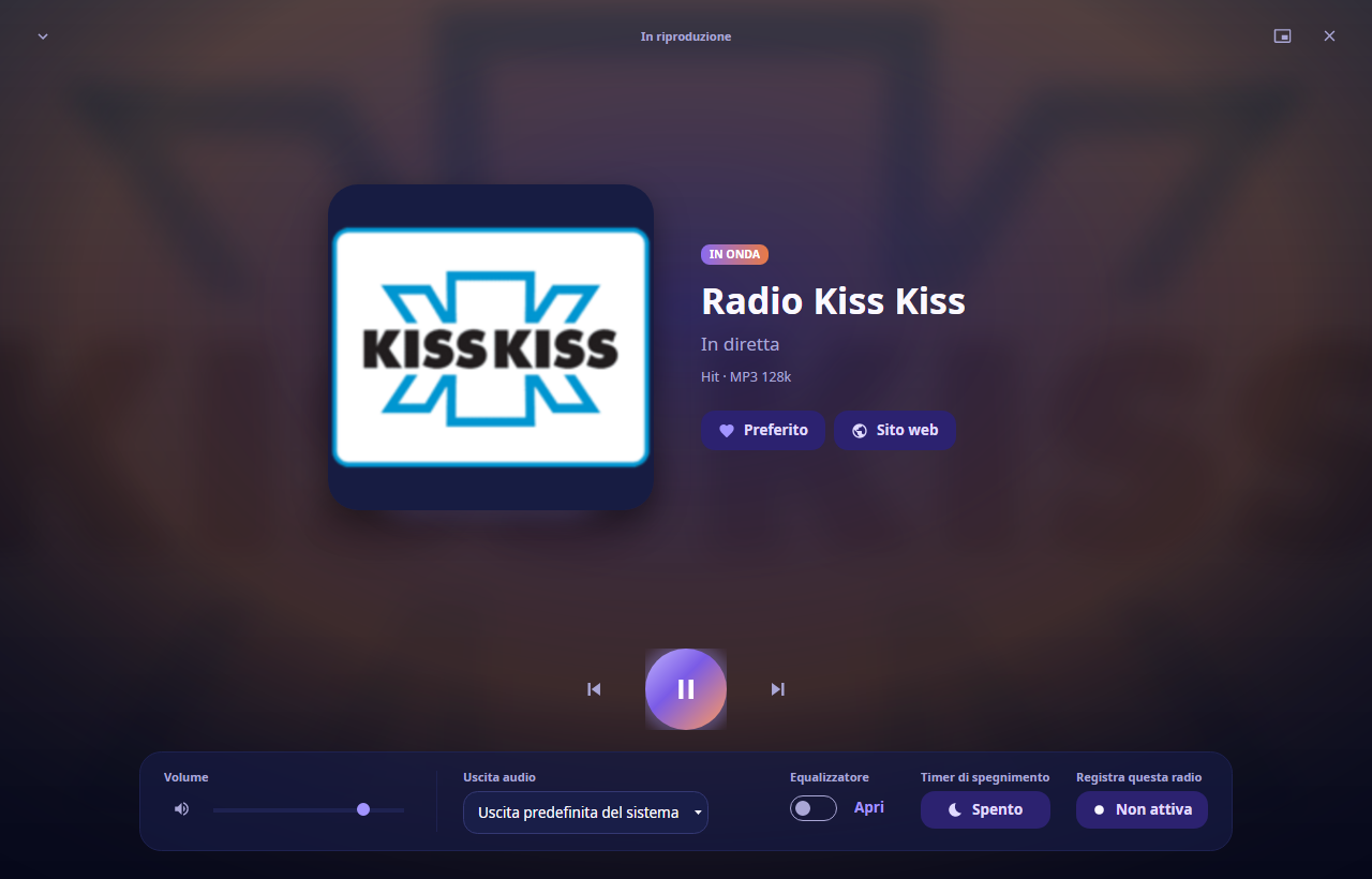 Il player a schermo intero con copertina, controlli e timer.